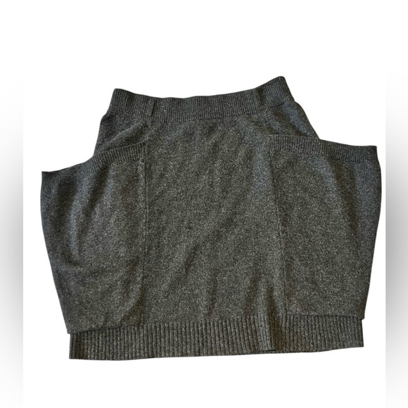 THEORY Gray  Mini Sesi Cashmere Skirt with Side Pockets in Sz Small - Picture 2 of 8